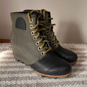 Sorel Pdx wedge boots size 7.5 women’s